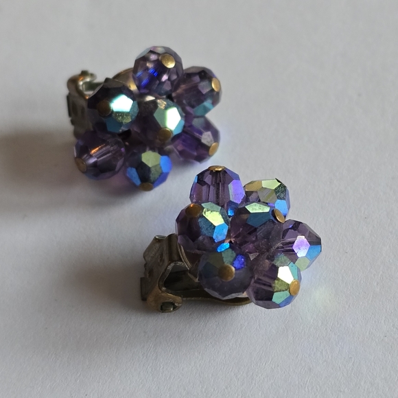 Vintage earrings purple AB beads gold tone clip on sparkly retro beaded - Picture 6 of 9
